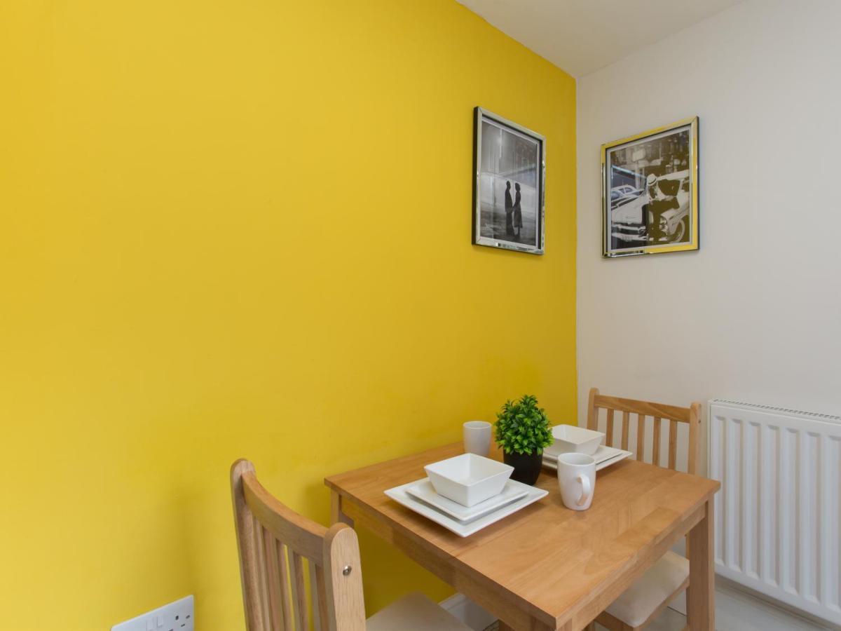Townhouse @ West Avenue Crewe Bed and Breakfast Eksteriør billede